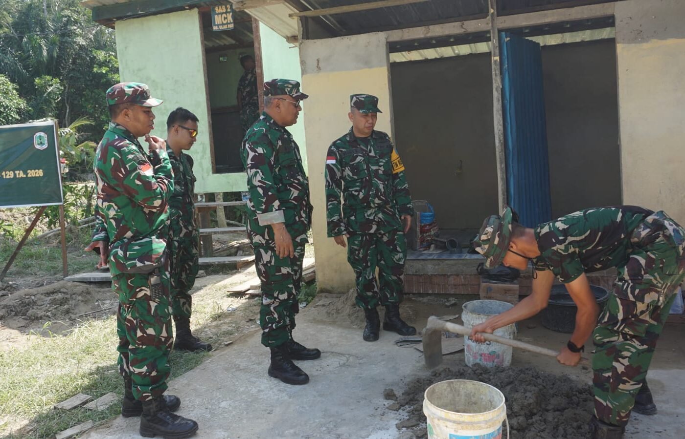 Brigjen TNI Aldrin Ali Bahasoan Tinjau Progres TMMD Ke-129 untuk Pastikan Pekerjaan Tepat Sasaran