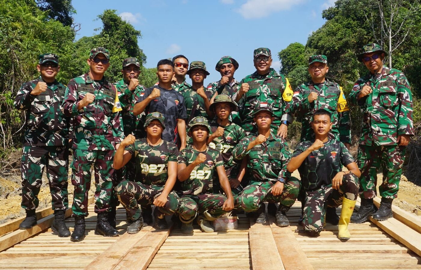 Brigjen TNI Aldrin Ali Bahasoan Memantau Kemajuan Proyek TMMD Ke-129 di Kapuas Hulu