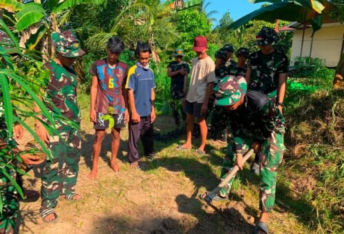 Pemberdayaan Masyarakat Melalui Penanaman Pete dan Jengkol oleh Satgas TMMD Ke-129 di Ulak Pauk