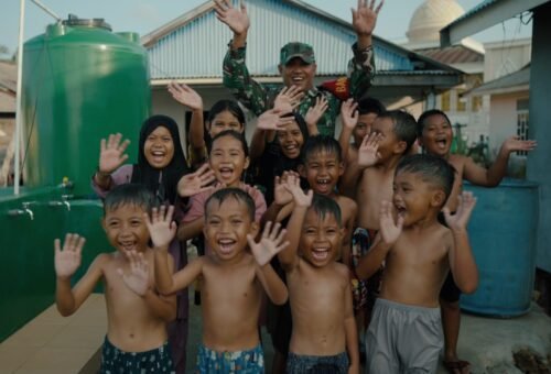 Kebahagiaan Anak-Anak Umbele dengan Fasilitas Mandi Baru