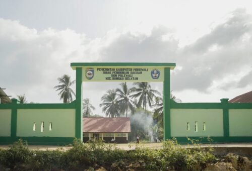 Peningkatan Fasilitas Pendidikan di SDN Polewali oleh Satgas TMMD