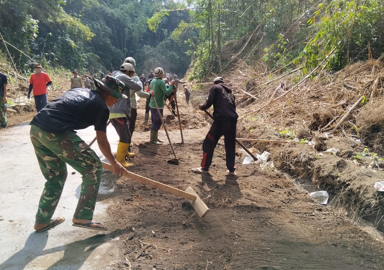 Akibat TMMD Hampir Berakhir, Jalan di Desa Sekardadi Diselesaikan Satgas Kodim 1626/Bangli