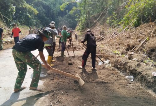 Akibat TMMD Hampir Berakhir, Jalan di Desa Sekardadi Diselesaikan Satgas Kodim 1626/Bangli