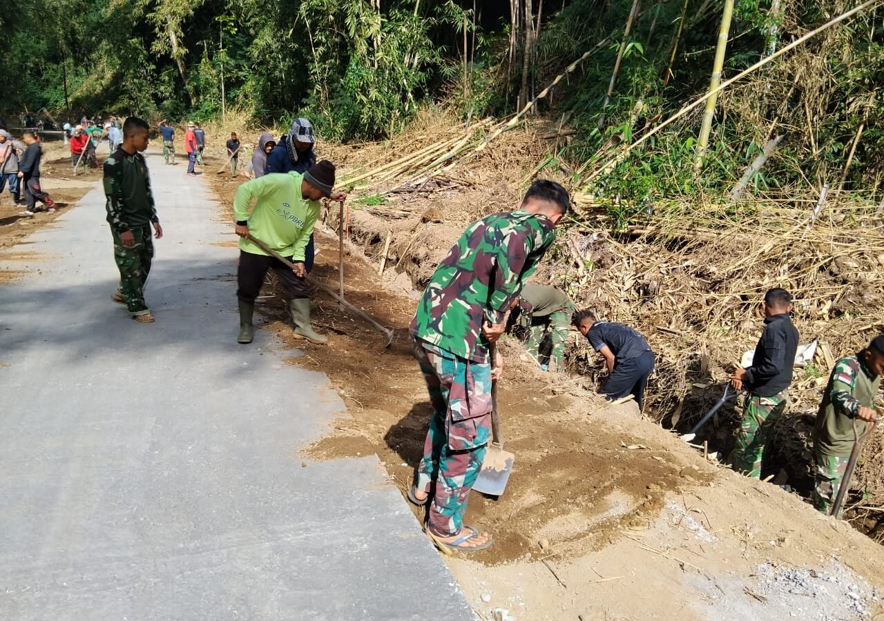 Kegiatan TMMD Ke-129 Kodim 1626/Bangli di Desa Sekardadi Semarak dengan Gotong Royong