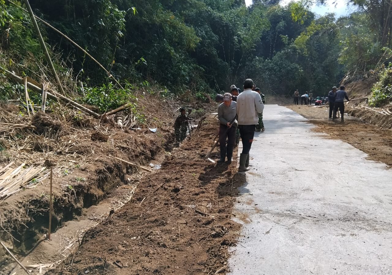 Pembangunan Jalan TMMD Usai, Akses Desa Sekardadi Siap Digunakan Warga