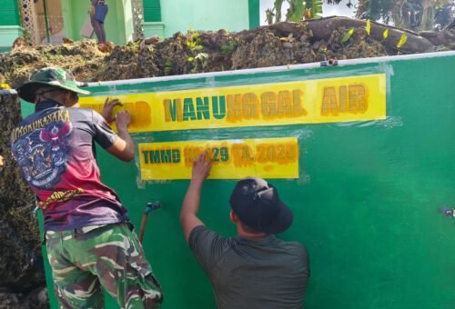 Pemasangan Stiker Proyek Air Bersih TMMD ke-129 di Morowali