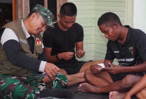 Kesehatan Anggota Satgas TMMD 129: Pembagian Vitamin Dorong Semangat Kerja