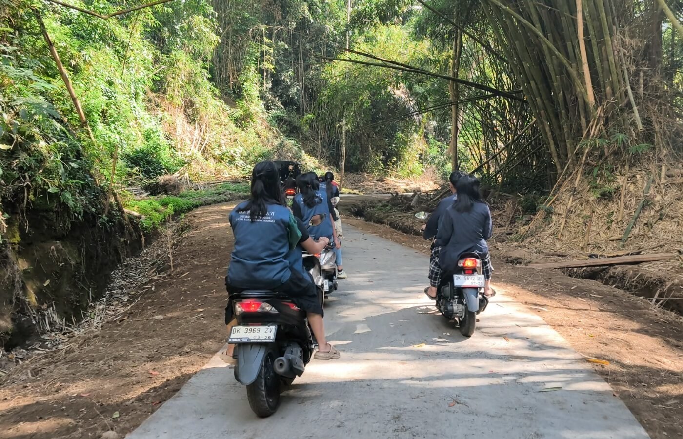 Keterlibatan TNI, Masyarakat, dan Mahasiswa KKN Dalam Uji Coba Jalan TMMD Sekardadi
