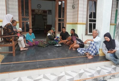 Semangat Anggota Satgas TMMD 129 dalam Pemeriksaan Kesehatan Rutin di Tlemang