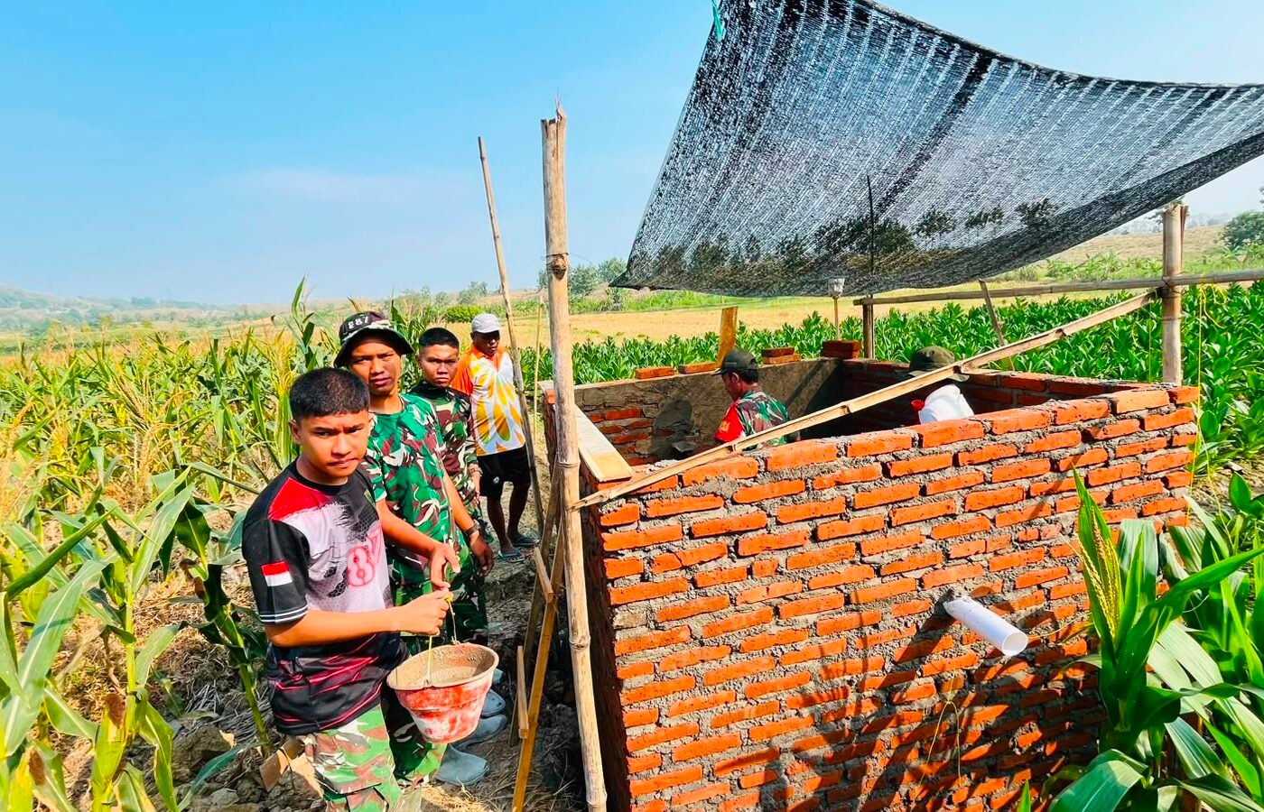 Membangun Bersama: Sinergi TNI dan Warga dalam TMMD Ke-129 di Tlemang