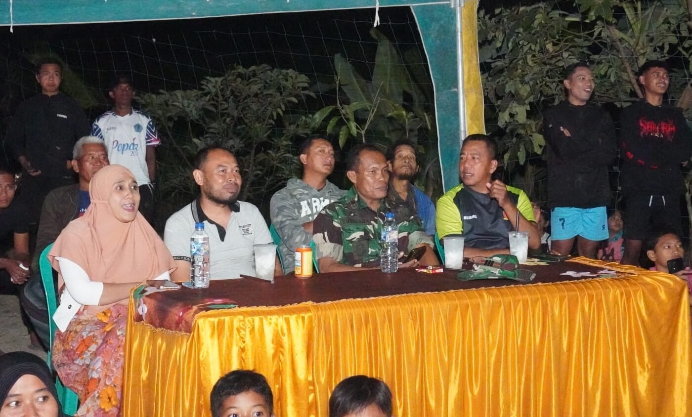 Antusiasme Warga Tlemang Terhadap Laga Final Voli Bersama Satgas TMMD 129