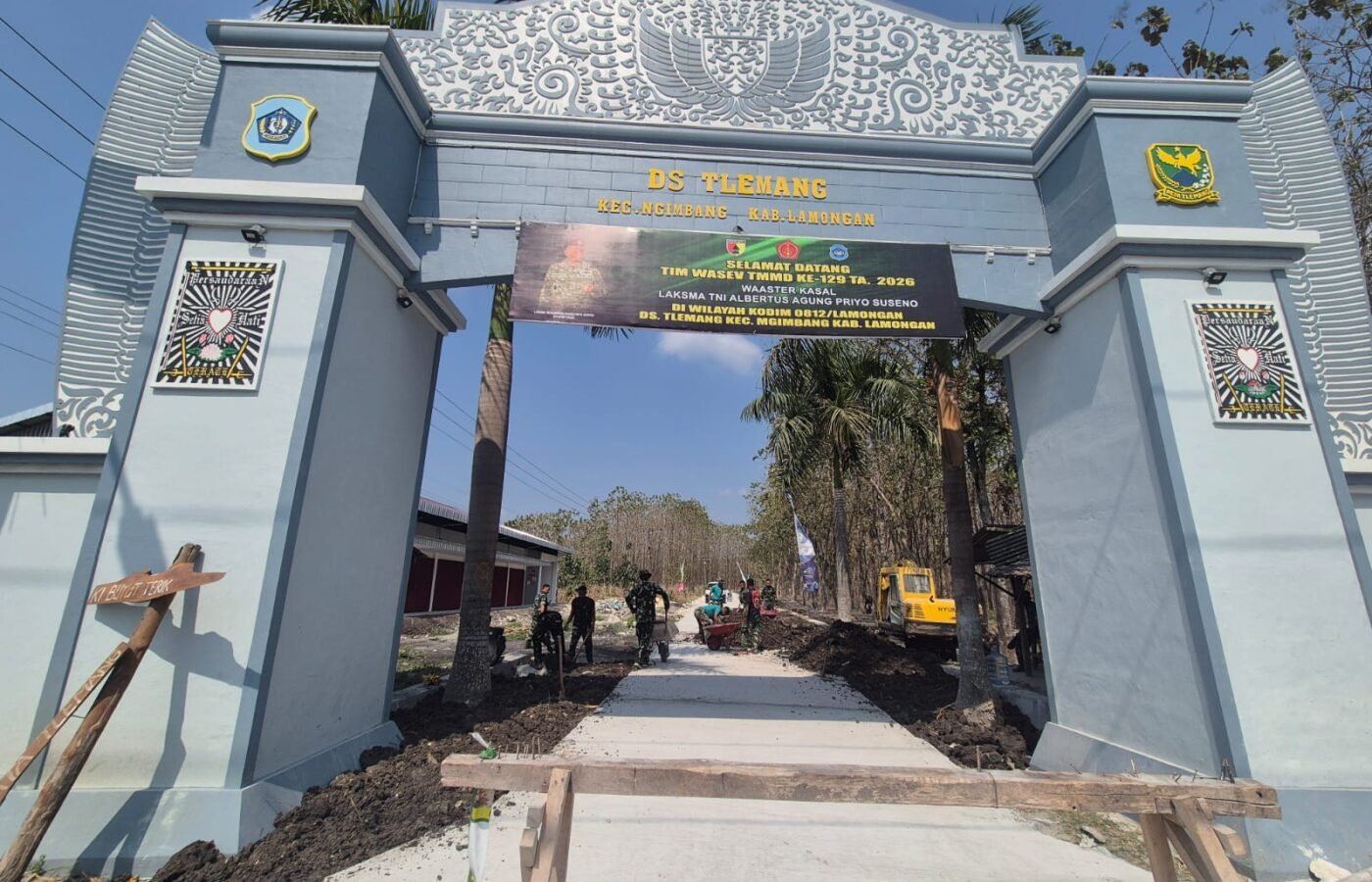 Transformasi Jalan Desa Tlemang Berkat Kerjasama TNI dan Warga