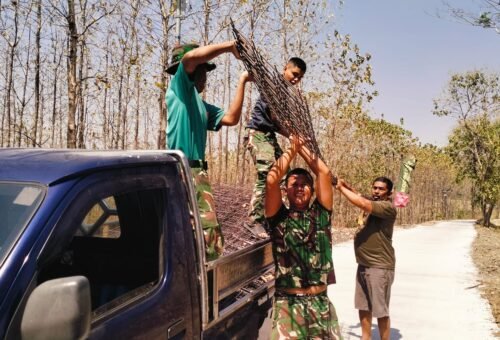 Pembersihan Material Sisa, Infrastruktur Desa Tlemang Siap Ditempuh