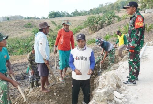 Kehadiran Air Bersih untuk Warga, Satgas TMMD 129 dan Masyarakat Selesaikan Penanaman Pipa di Dusun Bakon