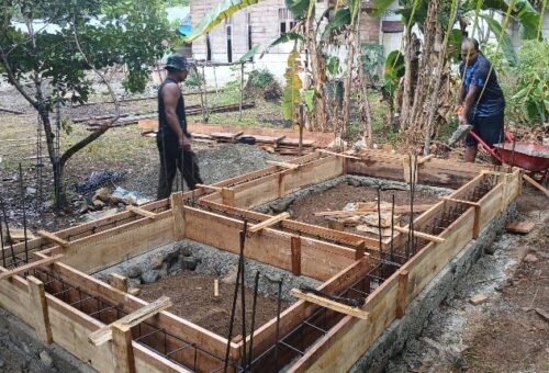 Pembangunan MCK Dipercepat, Satgas TMMD Ke-129 Kodim 0102/Pidie Genjot Pengecoran Pondasi di Dayah Babul Ula Al Munawarah