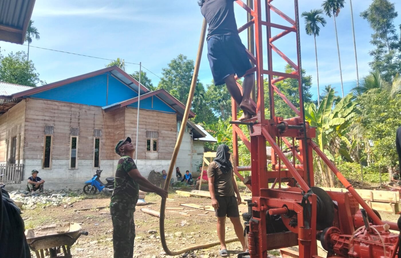 Pengerjaan Sumur Bor di Dayah Balul Ula Al-Munawarah oleh Satgas TMMD ke-129