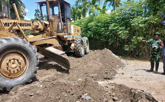 Progres Pengerasan Jalan Pertanian TMMD Ke-129 Mencapai 60 Persen di Pidie