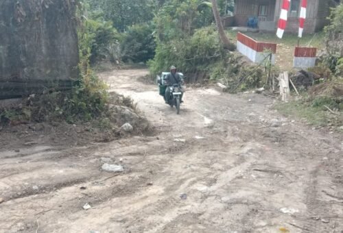 Pemeliharaan Jalan Dekker Di Lima Titik oleh Satgas TMMD Ke-129 Kodim 1407/Bone