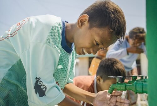 Bergembiranya Anak-Anak Umbele atas Kehadiran Air Bersih dari TMMD