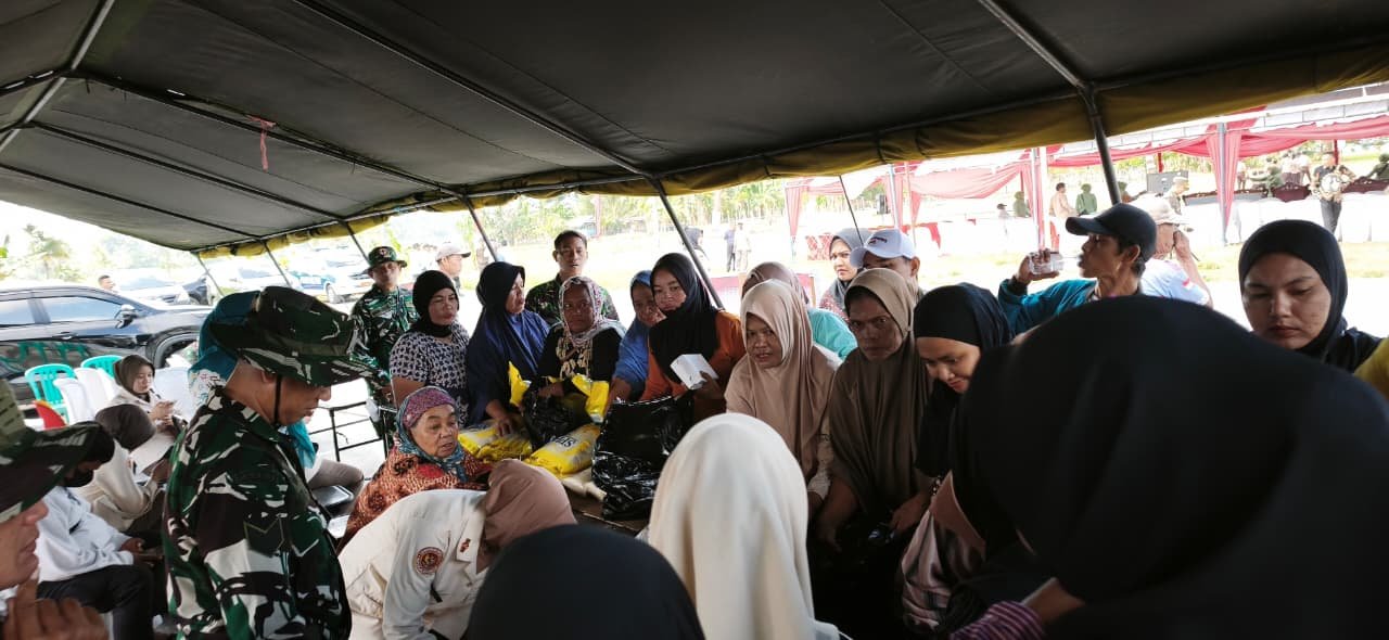 Pasar Murah Ramai Dikunjungi dalam Penutupan TMMD Ke-129 Kodim 1404/Pinrang