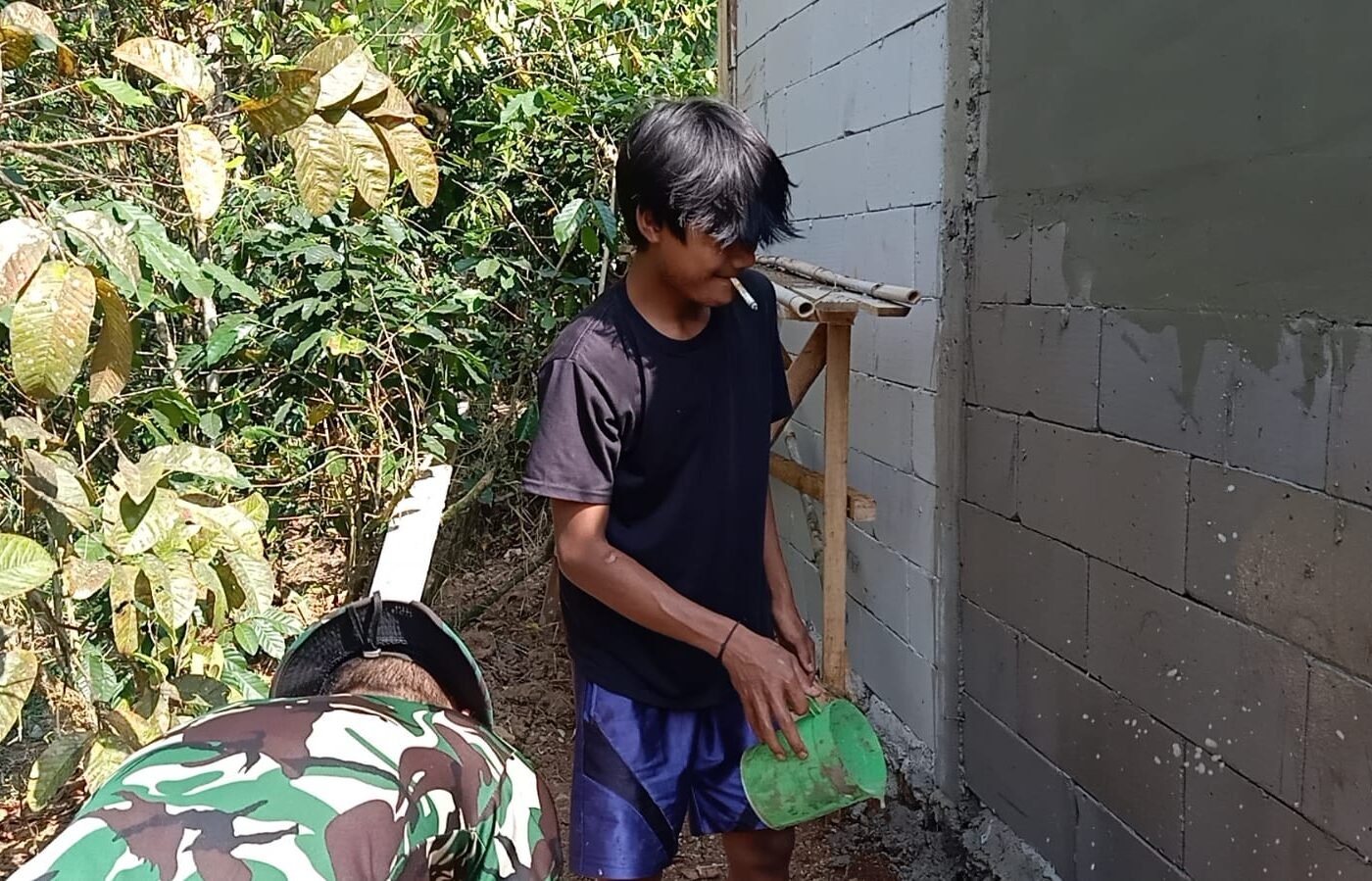 Pengerjaan Rumah Bapak Entis Sutisna Semakin Mendekati Selesai di TMMD Ke-129 Kodim 0608/Cianjur