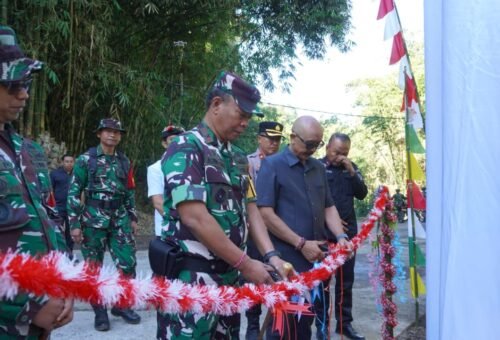 Peresmian Jalan Beton TMMD Ke-129 di Desa Sekardadi oleh Danrem 163/Wira Satya