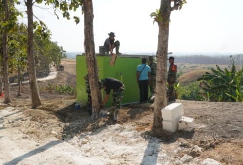 Progres Positif TMMD 129 Kodim 0812/Lamongan: Keramik yang Sempurna, Pengecoran Malam, dan Akses Air Bersih