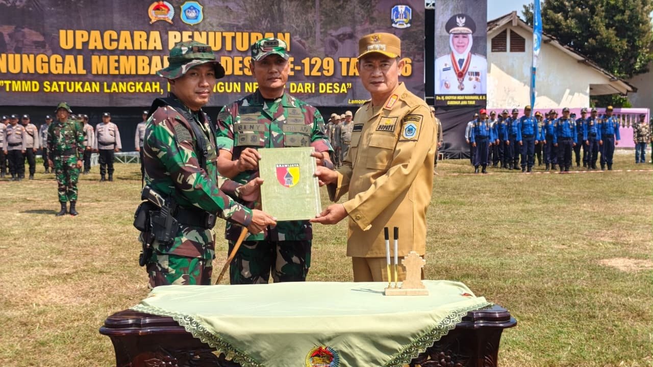 Serah Terima Naskah TMMD 129 Ditandai Upacara Resmi di Lamongan