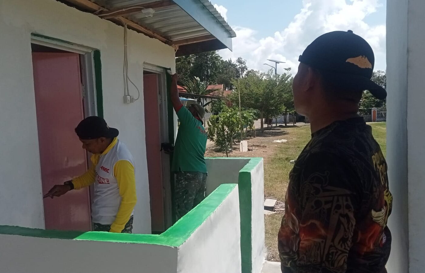 Kolaborasi Serma Amran dan Satgas TMMD Ke-129 untuk Jambanisasi di Maroanging