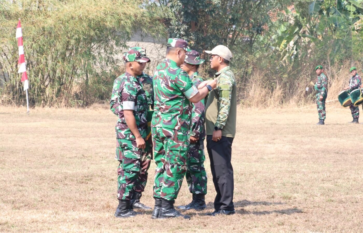 Sinergi untuk Kemajuan, TMMD ke-129 Resmi Ditutup di Desa Luwung Kencana