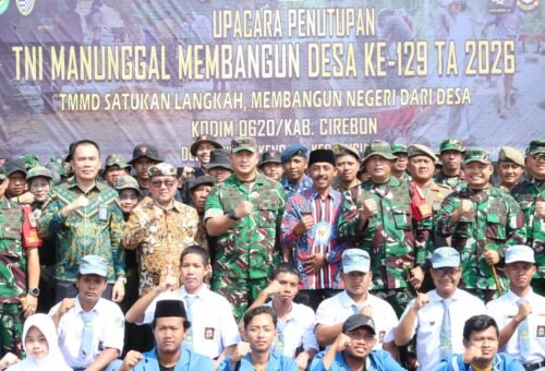 Komitmen TNI dalam Membangun Masyarakat, Kasdam III/Siliwangi Serahkan Penutupan TMMD ke-129 di Luwung Kencana