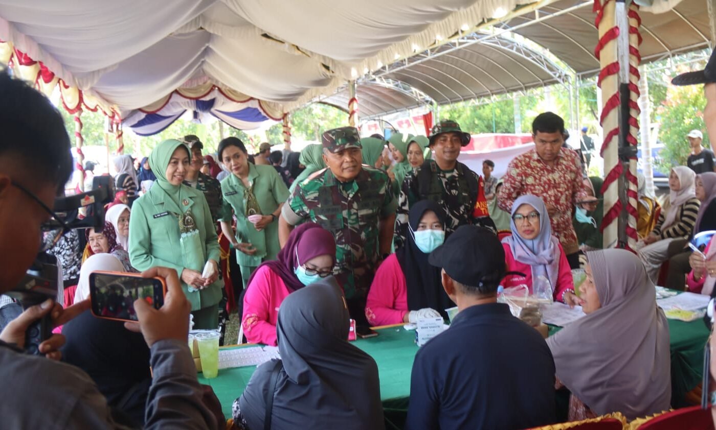 Kepedulian Sosial dalam TMMD Ke-129: Donor Darah dan Pengobatan Gratis di Kapuas