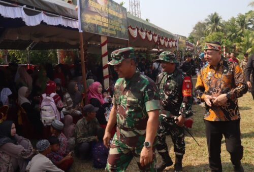 Pelayanan Administrasi Kependudukan di Akhir TMMD Ke-129 Diserbu Warga