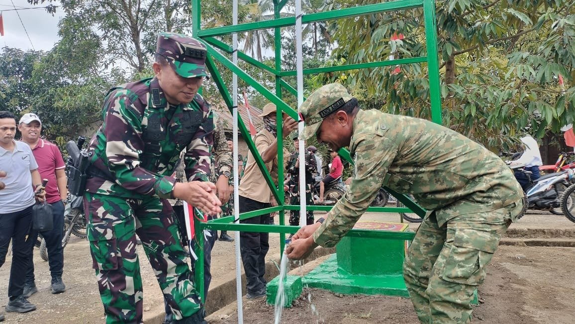 Dandim 1407/Bone dan Danrem 141/Toddopuli Tinjau Hasil TMMD Ke-129