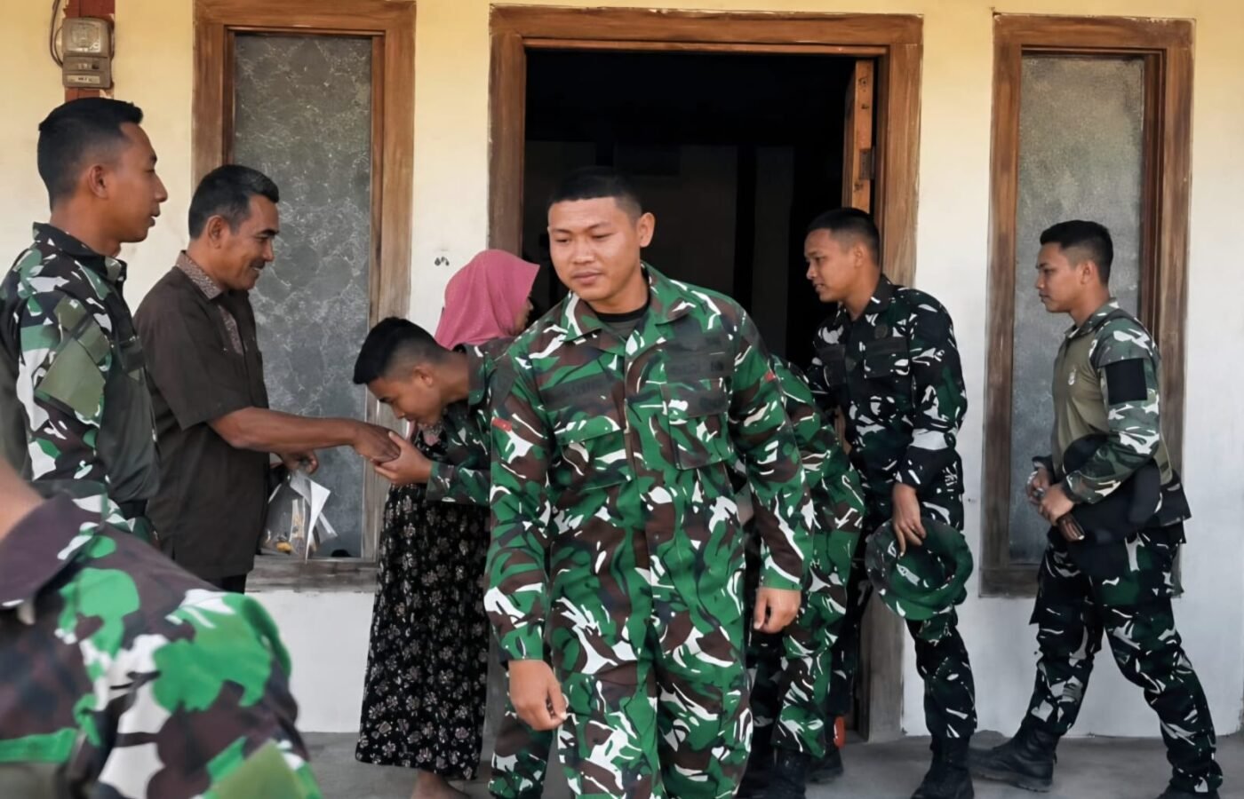 Ikatan Keluarga Terjaga, Satgas TMMD 129 Bojonegoro Berpisah dengan Warga Kesongo
