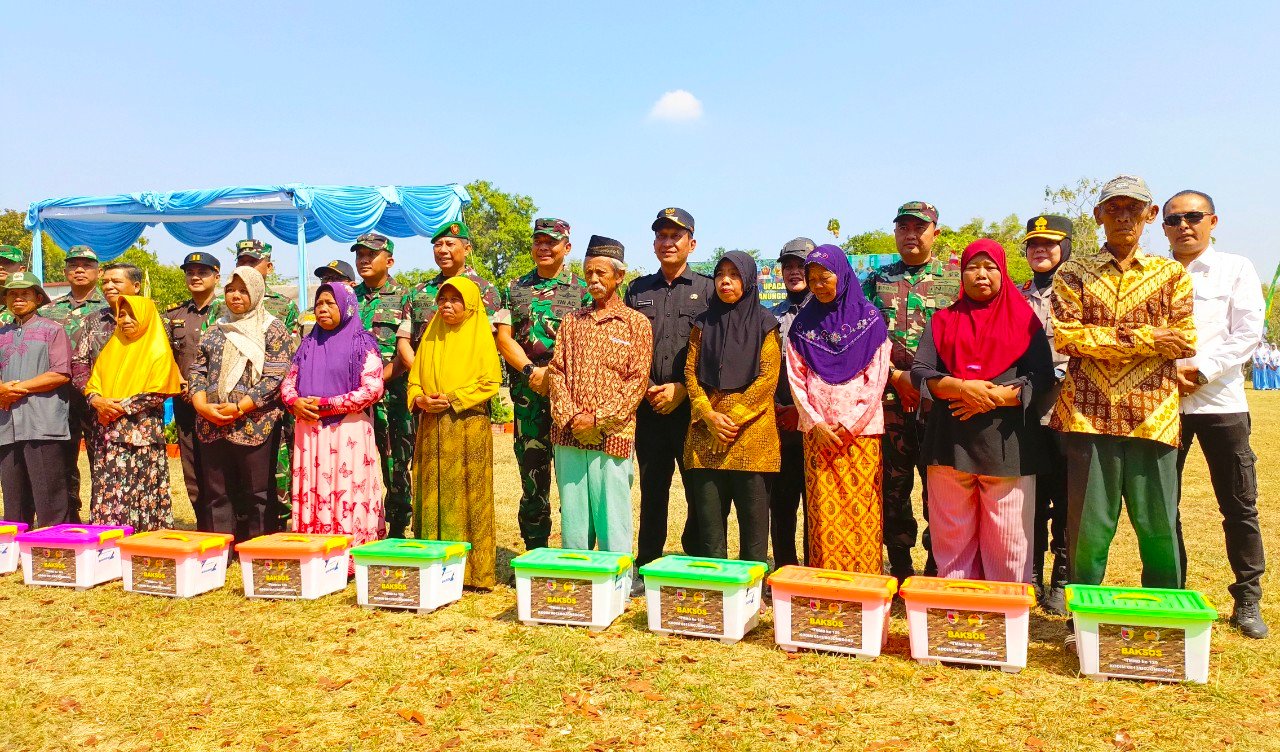Acara Penutupan TMMD ke-129 di Bojonegoro: Aksi Sembako untuk Masyarakat
