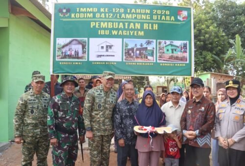 Penyerahan Kunci Bantuan RTLH Oleh Pangdam XXI/RI di Lampung Utara