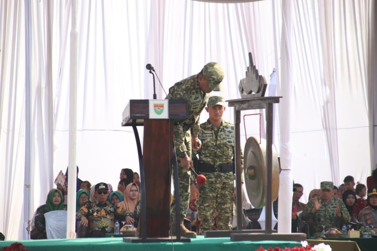 Pangdam XXI/Radin Inten Resmikan Penutupan TMMD ke-129 di Lampung Utara