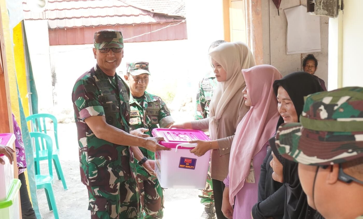 Bantuan RTLH dan Sembako, Kolonel Arm Beny Ajak Warga Jaga Kesehatan dan Hunian