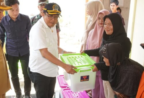 Bantuan Sembako dari Forkopimda Lamongan di TMMD 129: Menegaskan Sinergi dan Kepedulian Sosial di Desa