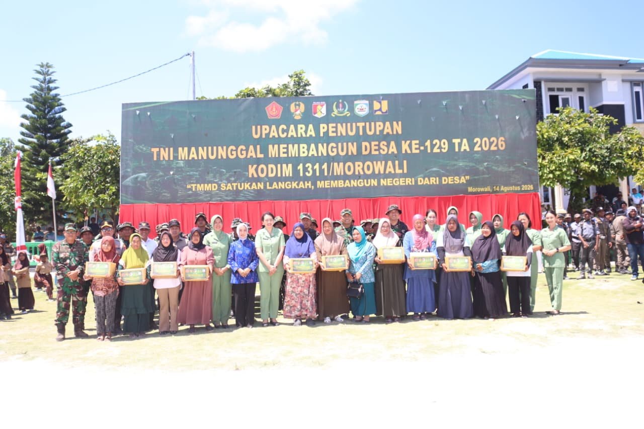Penutupan TMMD Ke-129 Kodim 1311/Morowali Melalui Pembagian Sembako