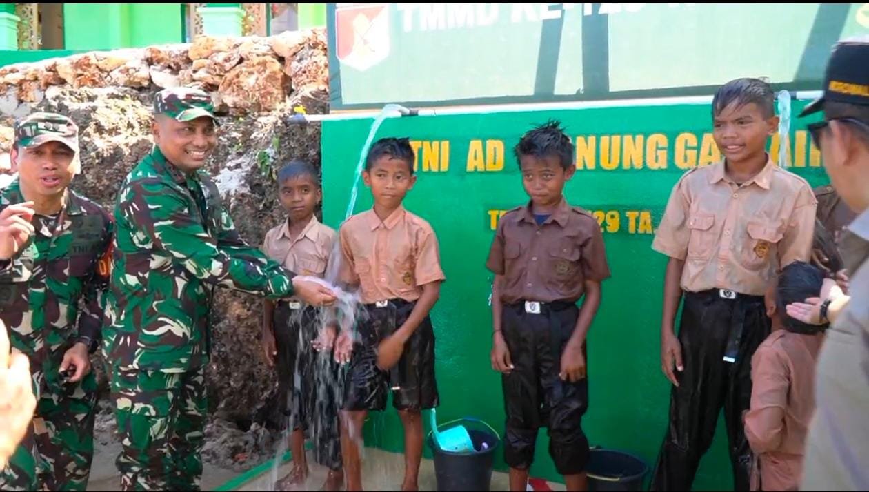 Pangdam XXIII/Palaka Wira Evaluasi Program Manunggal Air Bersih Pada Penutupan TMMD Ke-129