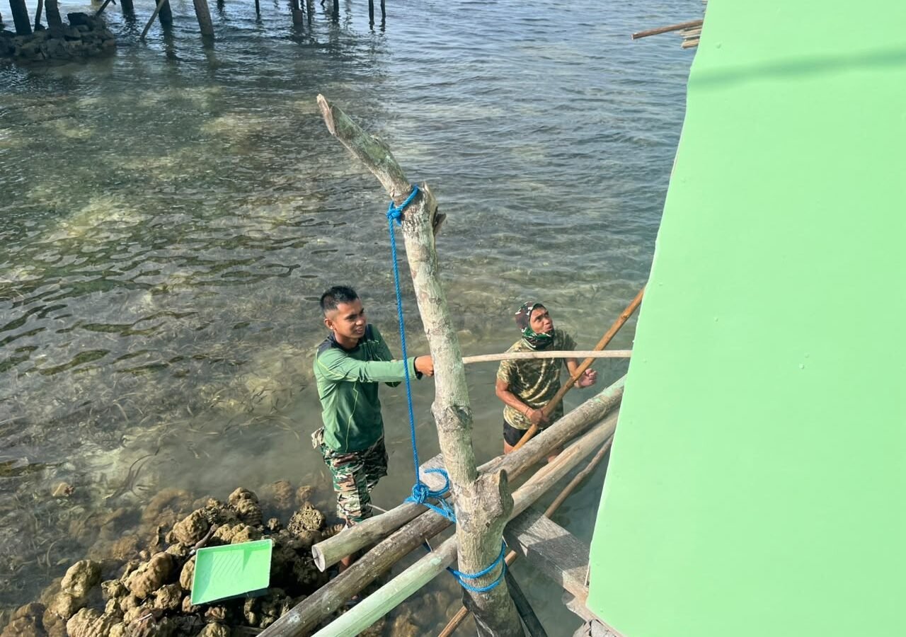 Pengecatan sebagai Tahap Selanjutnya dalam Renovasi RTLH Bapak Nardianto