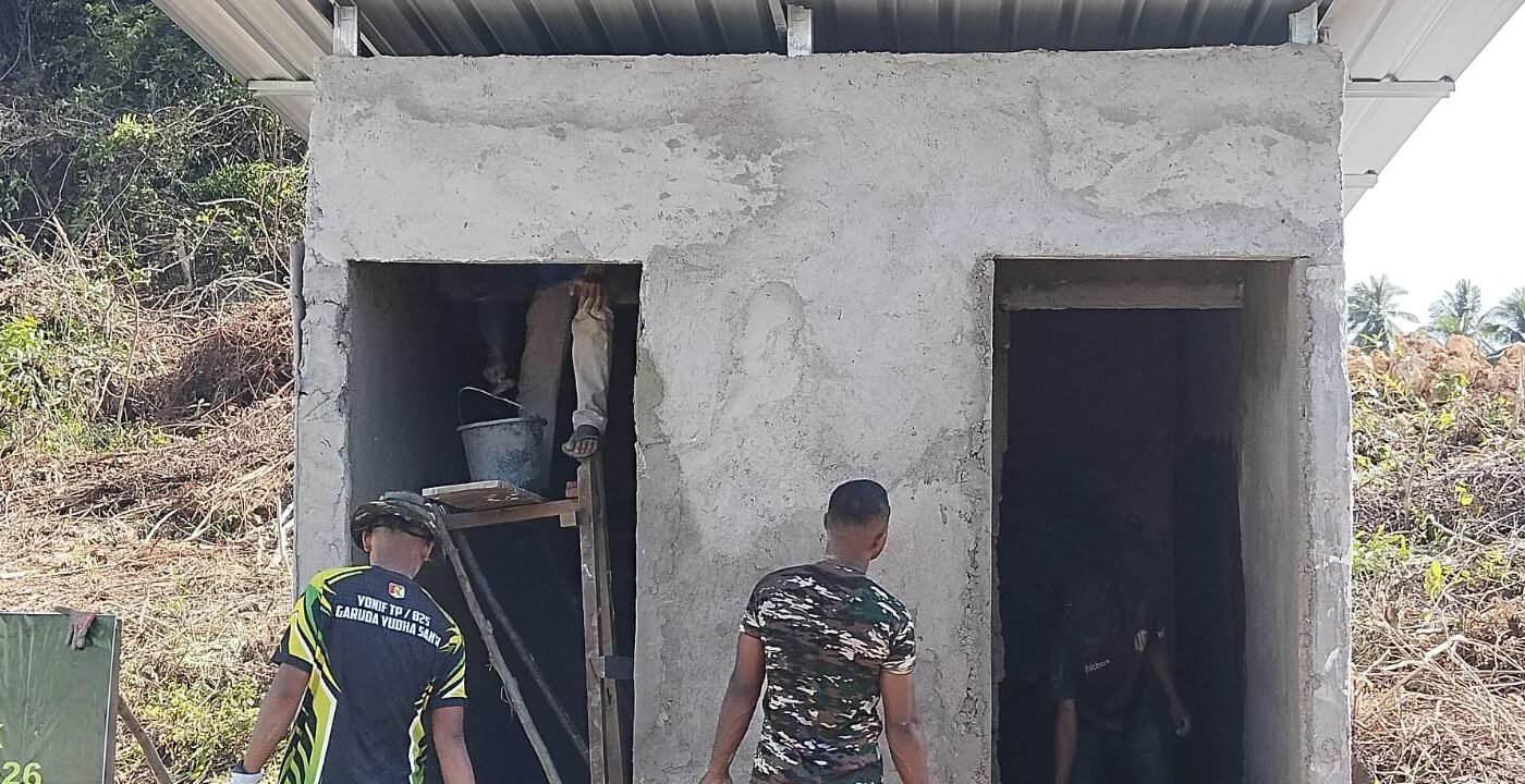Kemajuan Pembangunan MCK di Masjid Desa Polewali Menuju Finishing