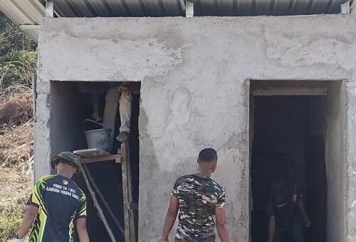 Kemajuan Pembangunan MCK di Masjid Desa Polewali Menuju Finishing