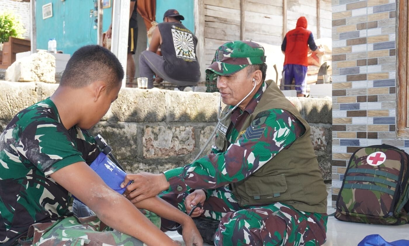 Keberanian Pasukan, Serka Amalun dan Tim Medis TMMD 129 Ciptakan Penanganan Kesehatan yang Efektif