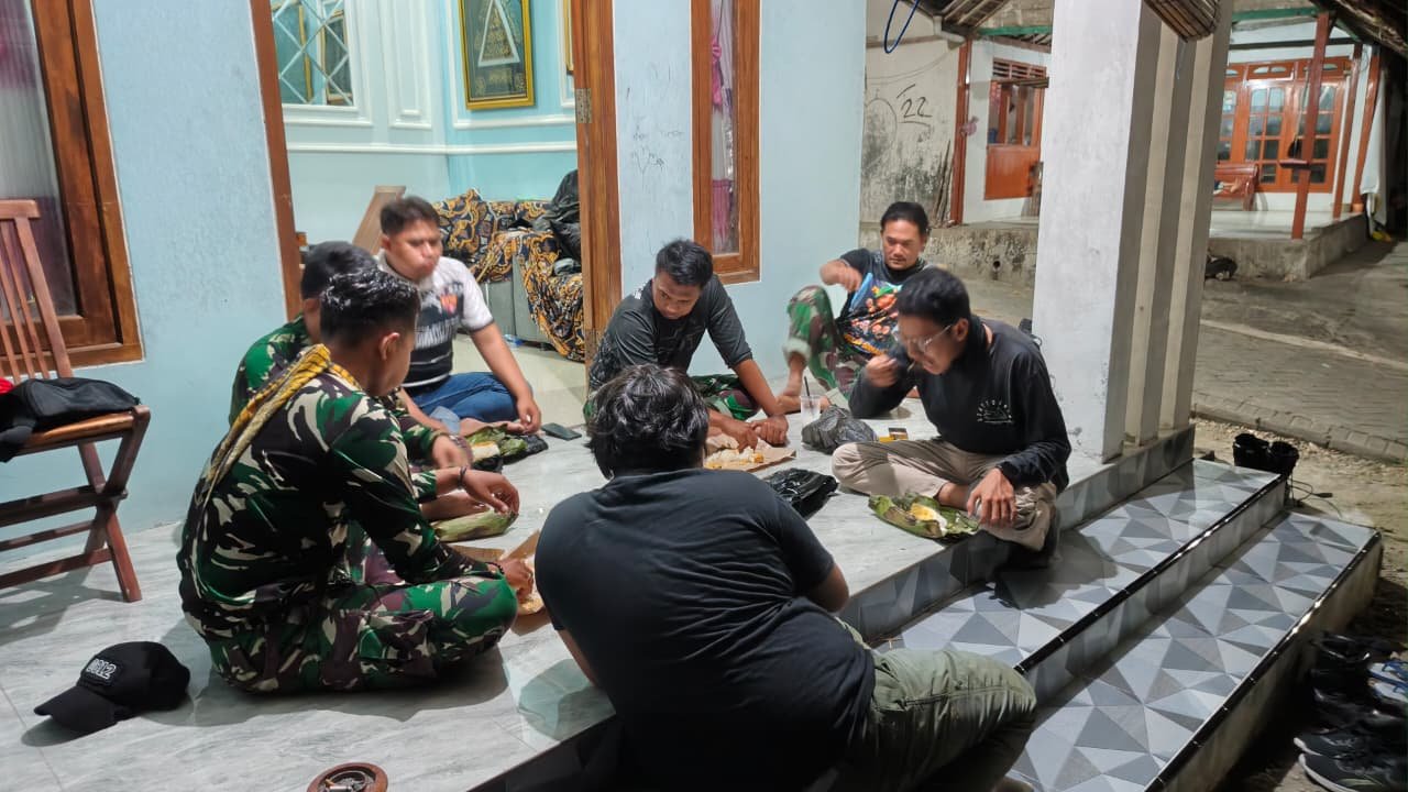 Transformasi Rumah Layak Huni: Satgas TMMD 129 Awali Proses Penggantian Atap di Desa Tlemang