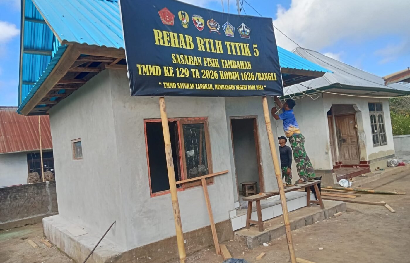 Progres Pemasangan Pelapon Rumah Bapak Ketut Surija Menuju Penyelesaian