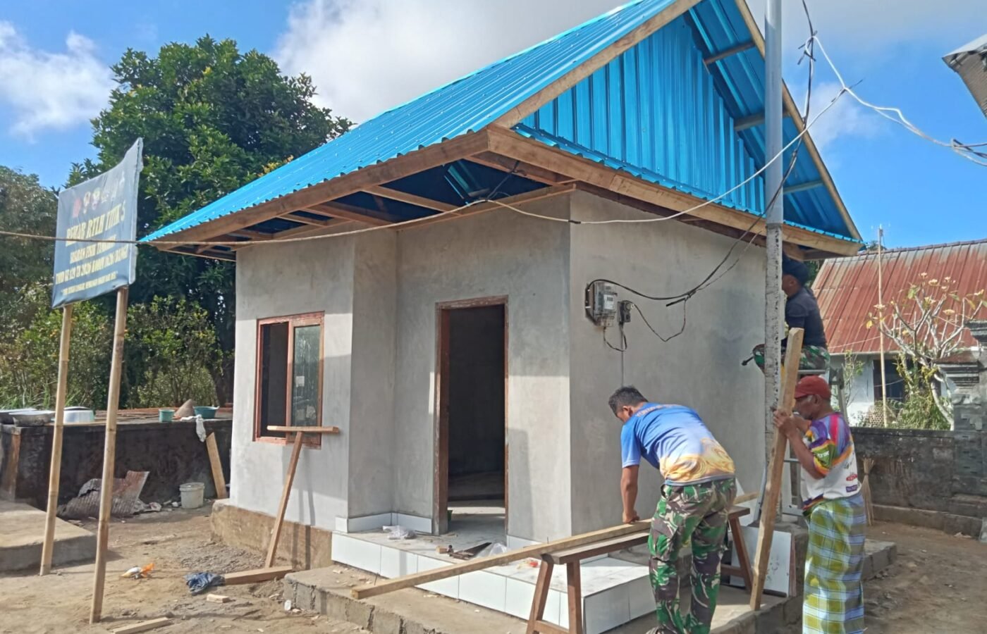 Kodim 1626/Bangli Fokus Pada Rehabilitasi RTLH Dengan Pemasangan Pelapon
