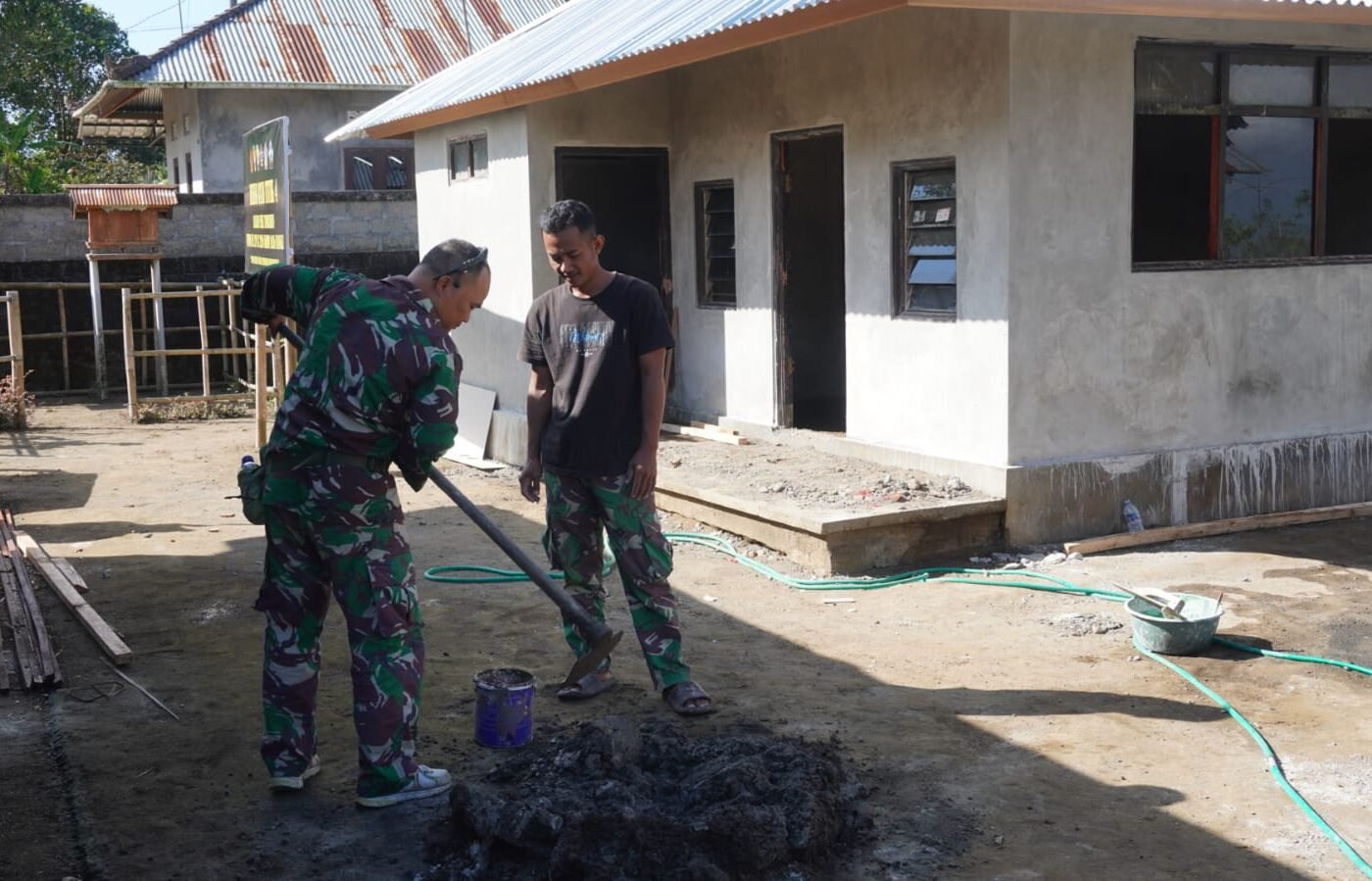 Pekerjaan RTLH Ibu Nengah Madri Menuju Tahap Akhir, Satgas TMMD Ke-129 Fokus pada Detail Interior